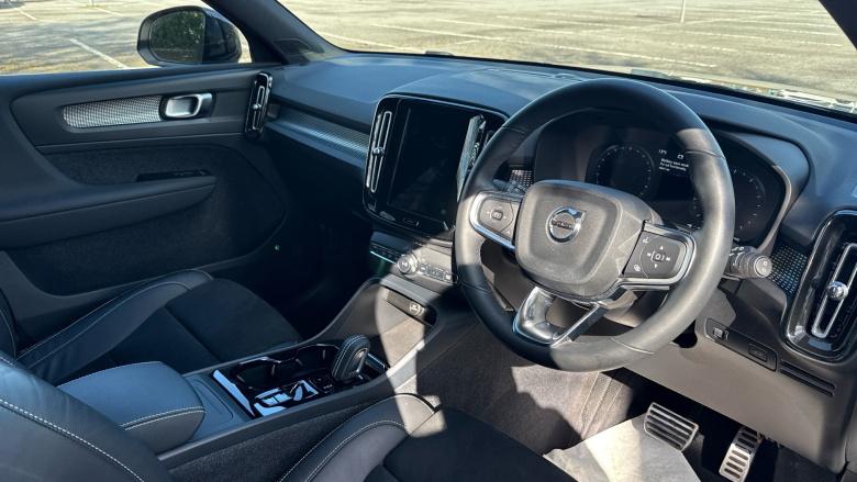 Volvo Xc40 2.0 B4P R DESIGN 5dr Auto Petrol Estate